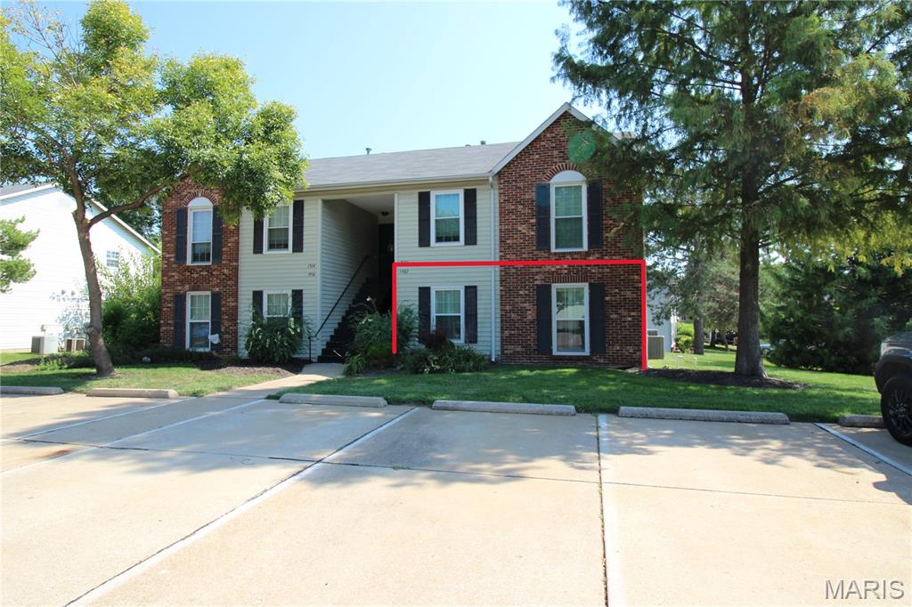 1502 Surrey Lane — photo
