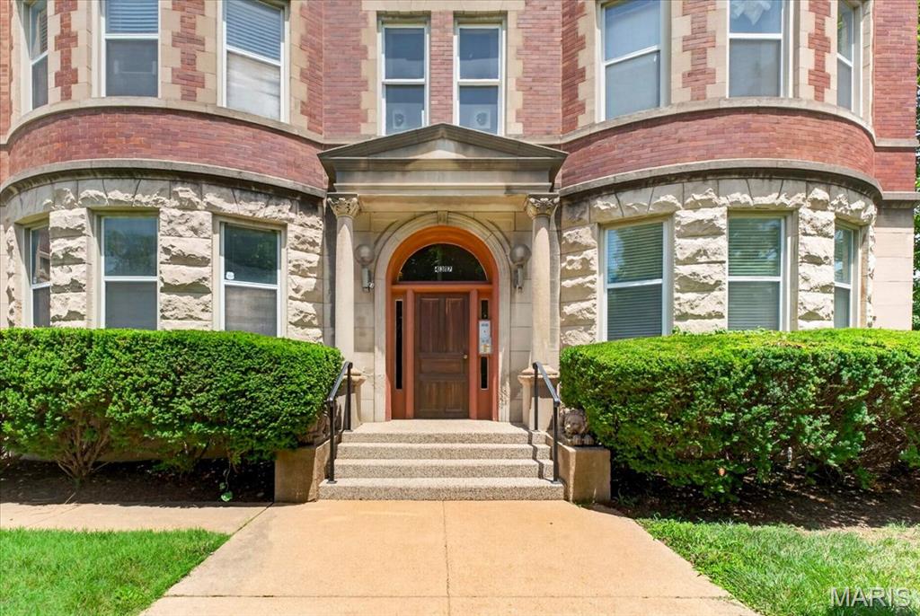4317 Lindell Boulevard D — photo