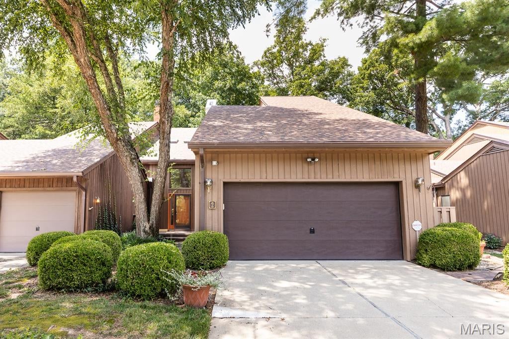 2 Tanewood Court — photo
