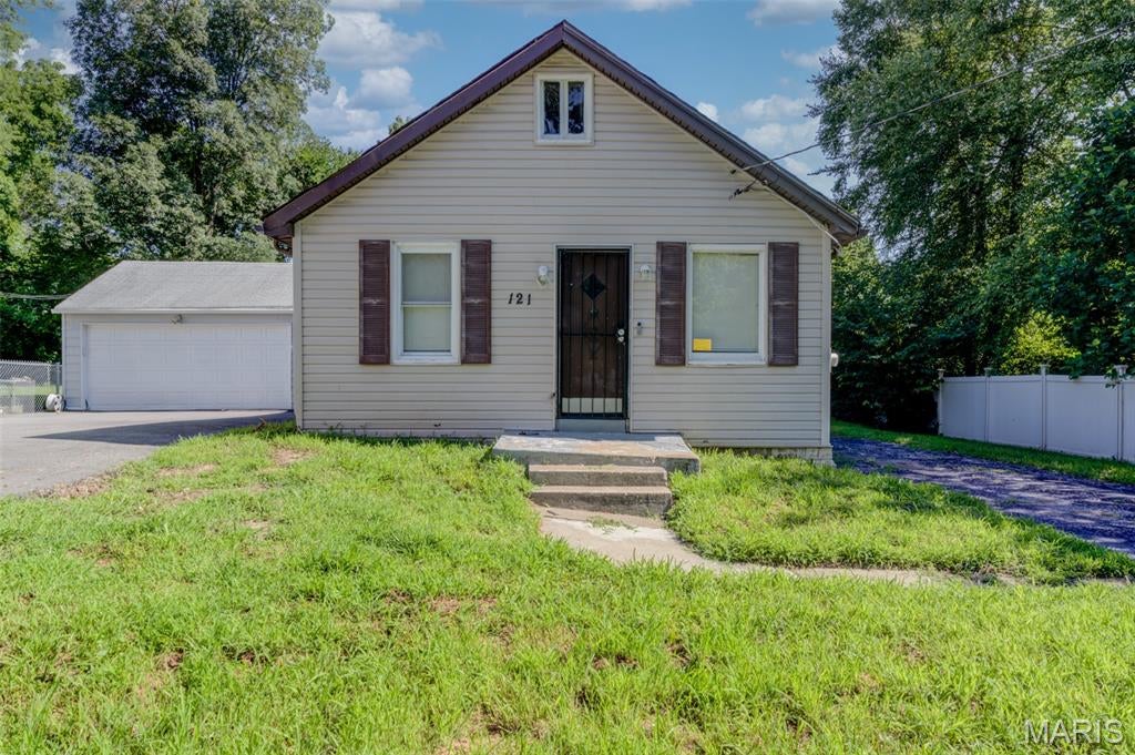 121 Coburg Drive — photo