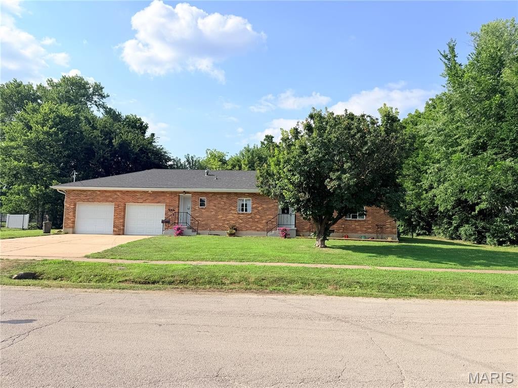 415 W Maple Street — photo