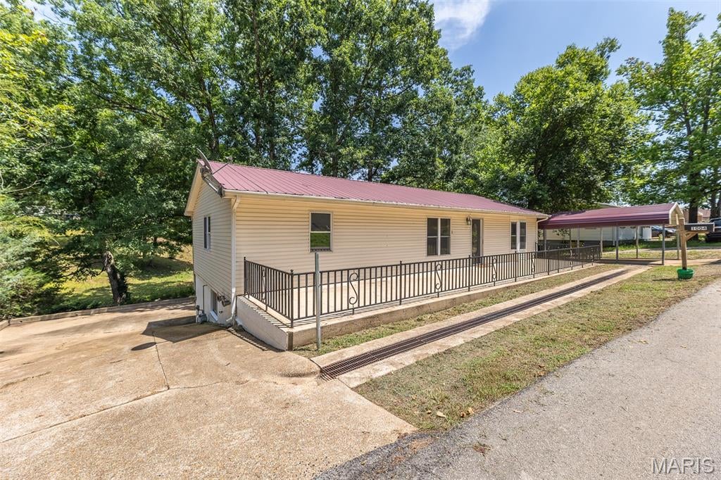 1004 Burford Court — photo