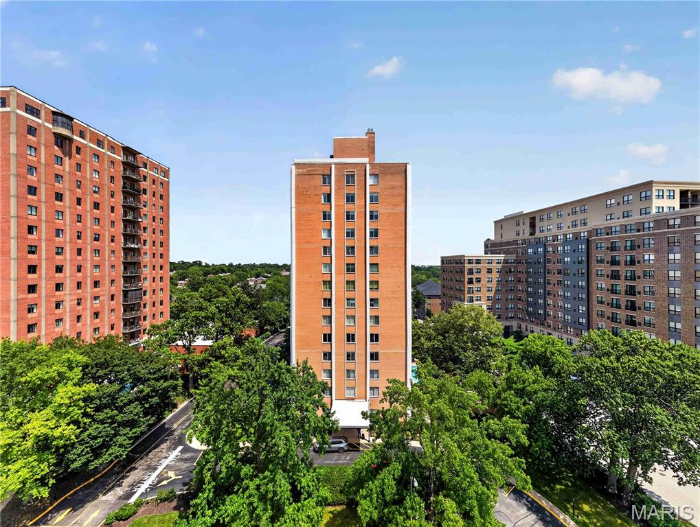 900 S Hanley Road 4C — photo