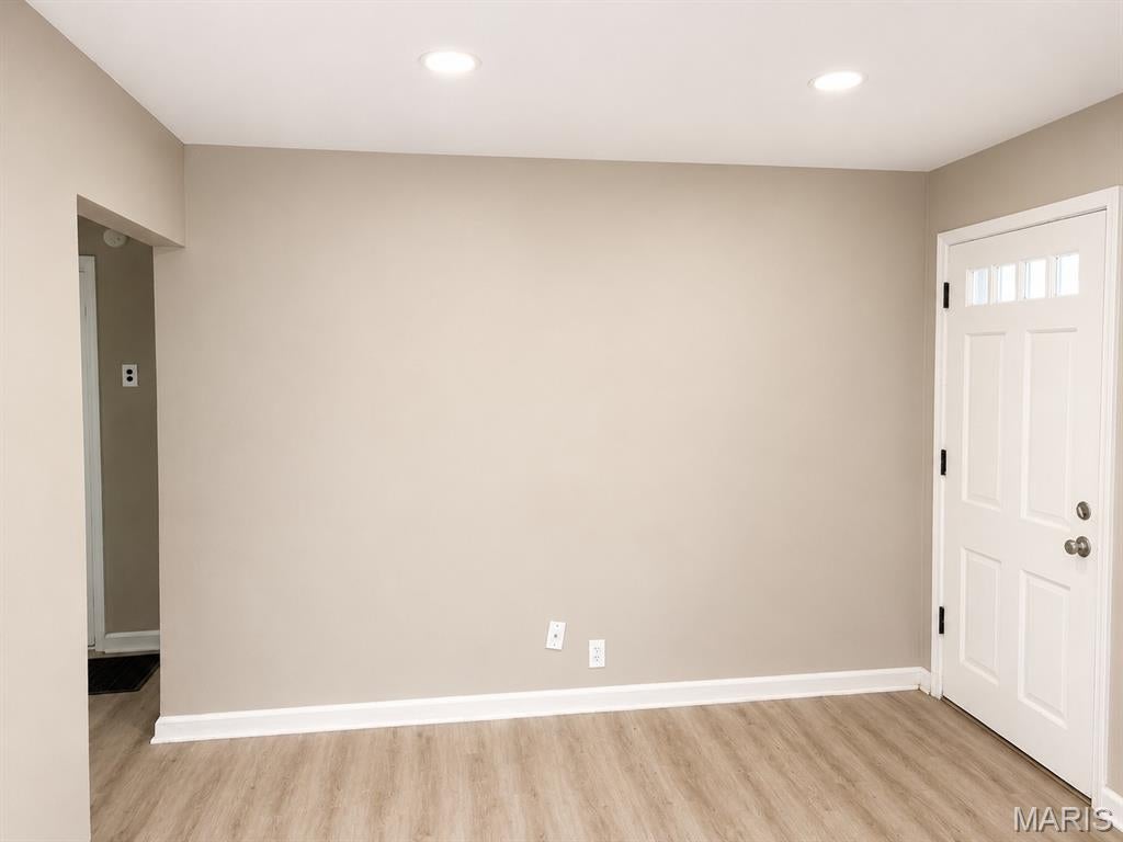 Home in St Louis, MO 63137 — photo 2