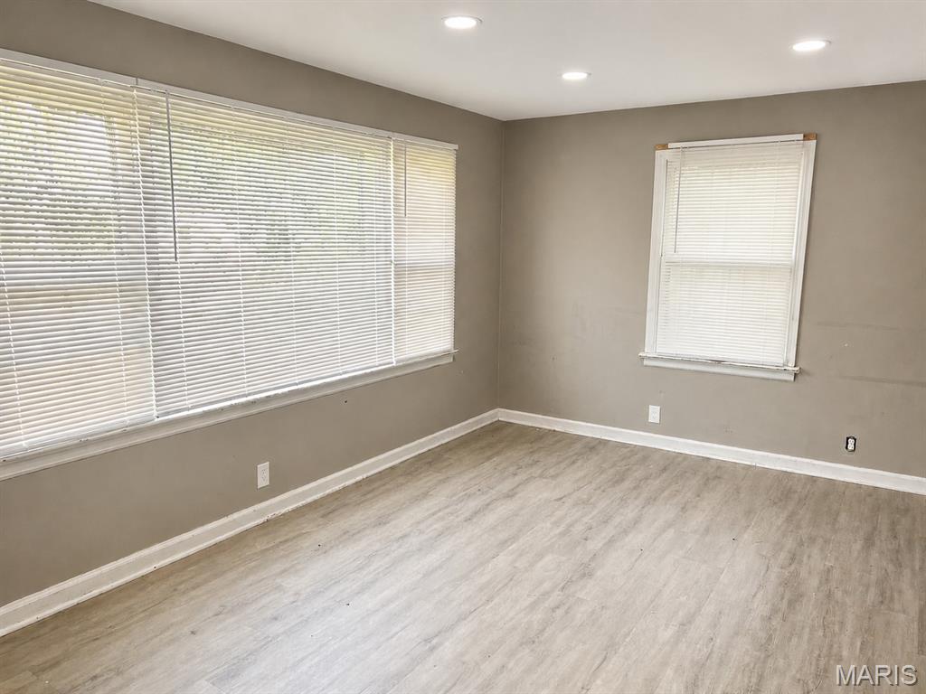 Home in St Louis, MO 63137 — photo 3