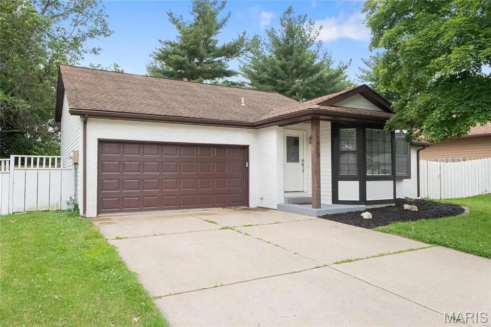 1513 Royal Oak Court — photo