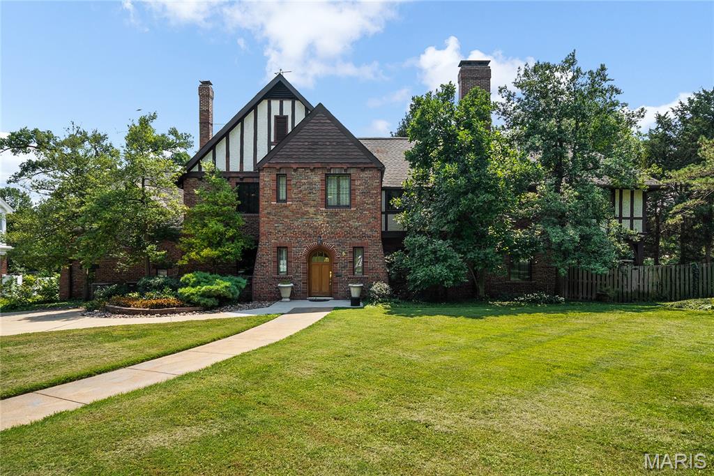 9 Bellerive Acres — photo