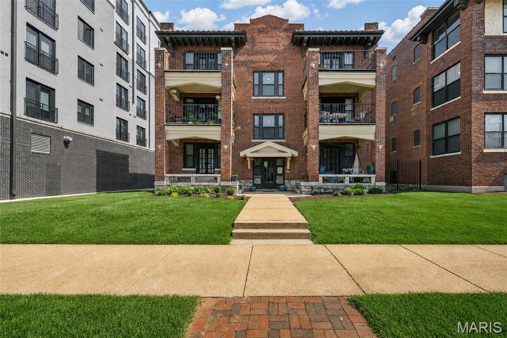 5631 Pershing Avenue 31 — photo
