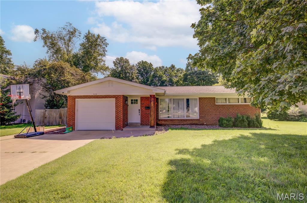 922 Hawthorn Drive — photo