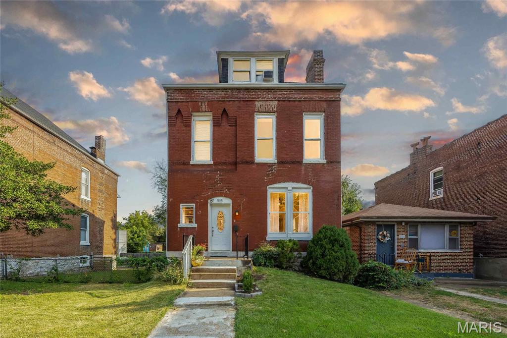 915 Bates Street — photo