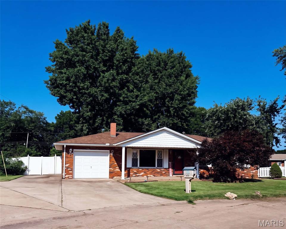 1613 Wellington Drive — photo