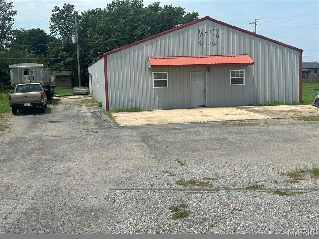 Home in Bernie, MO 63822 — photo 2