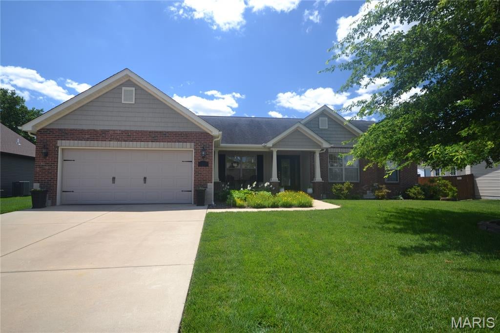 5546 S Woods Manor Drive — photo