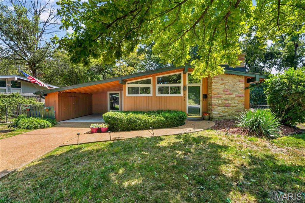 724 Fieldcrest Drive — photo