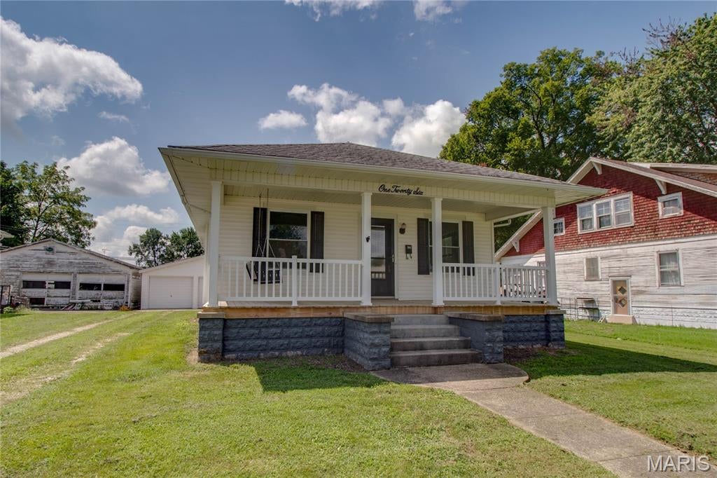 126 W Briggs Avenue — photo