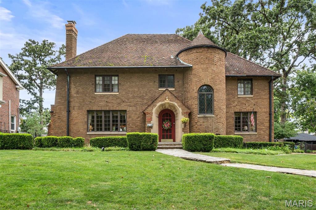 7061 Forsyth Boulevard — photo