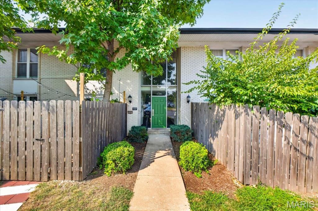 10401 Briarbend Drive 9 — photo
