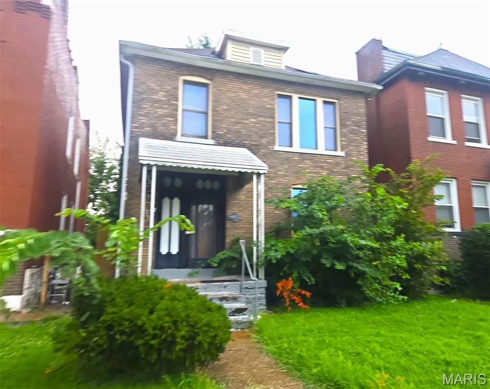 4410 Red Bud Avenue — photo