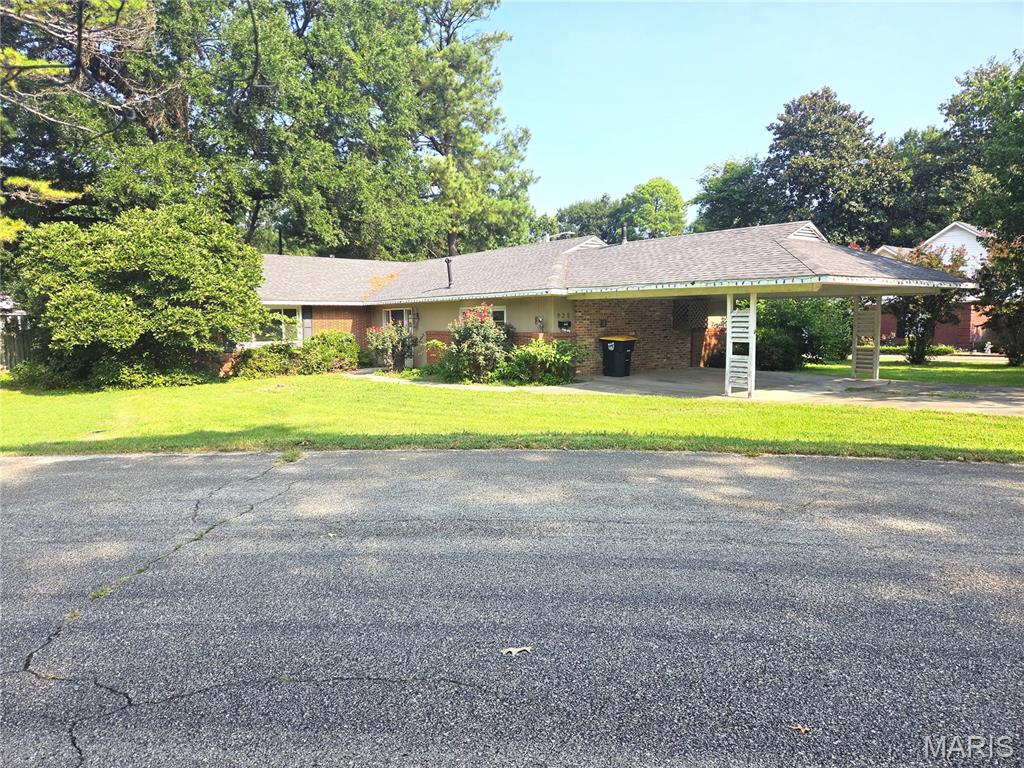 925 Brown Lane — photo