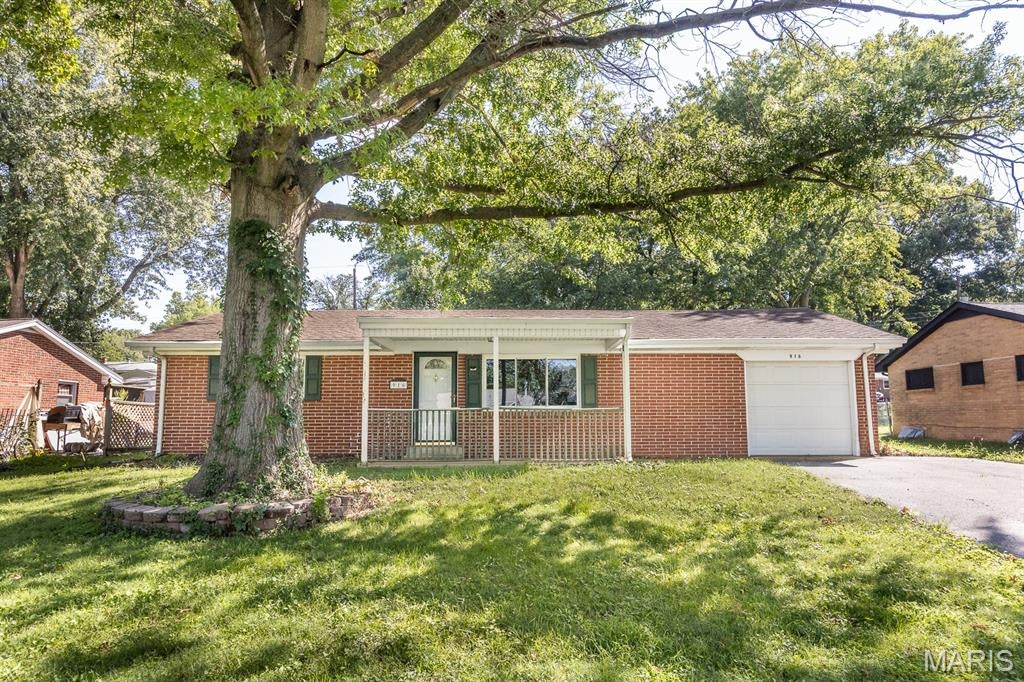 916 Peony Drive — photo