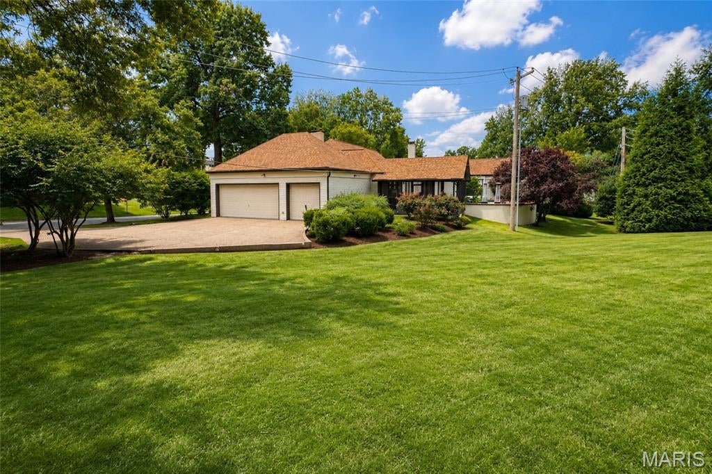 Home in St Louis, MO 63132 — photo 3