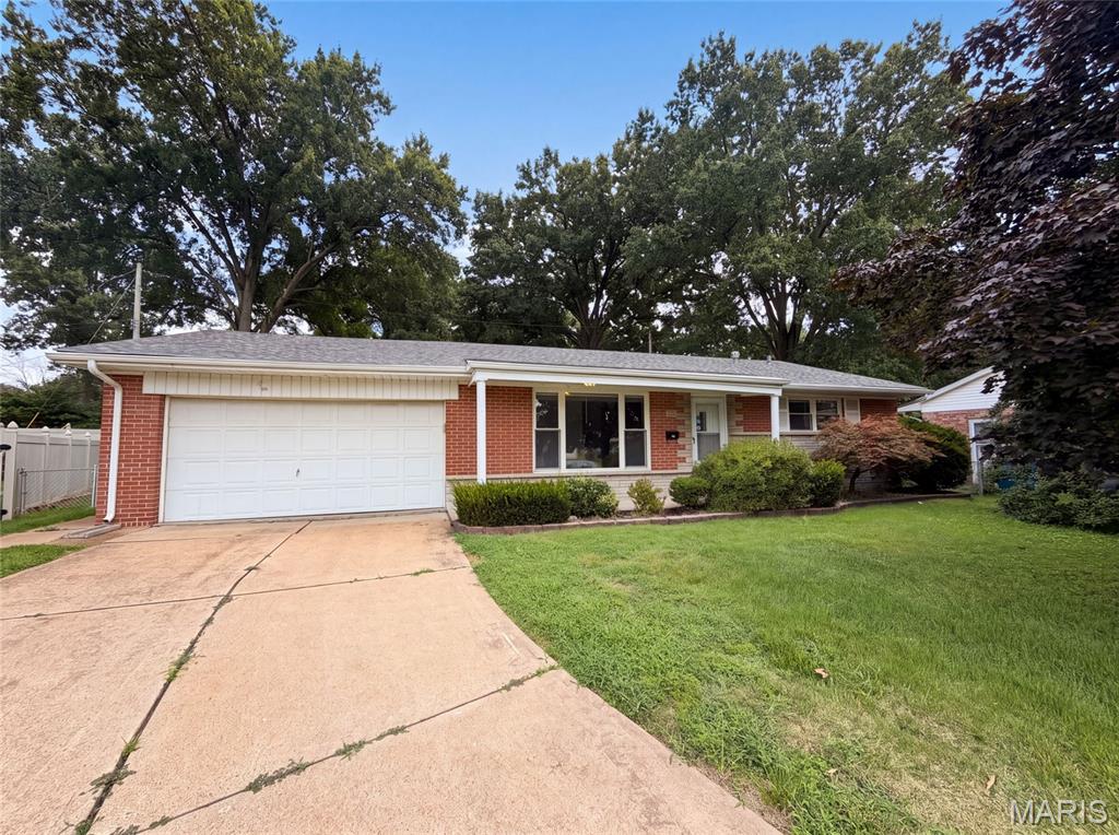 871 Wycliffe Court — photo
