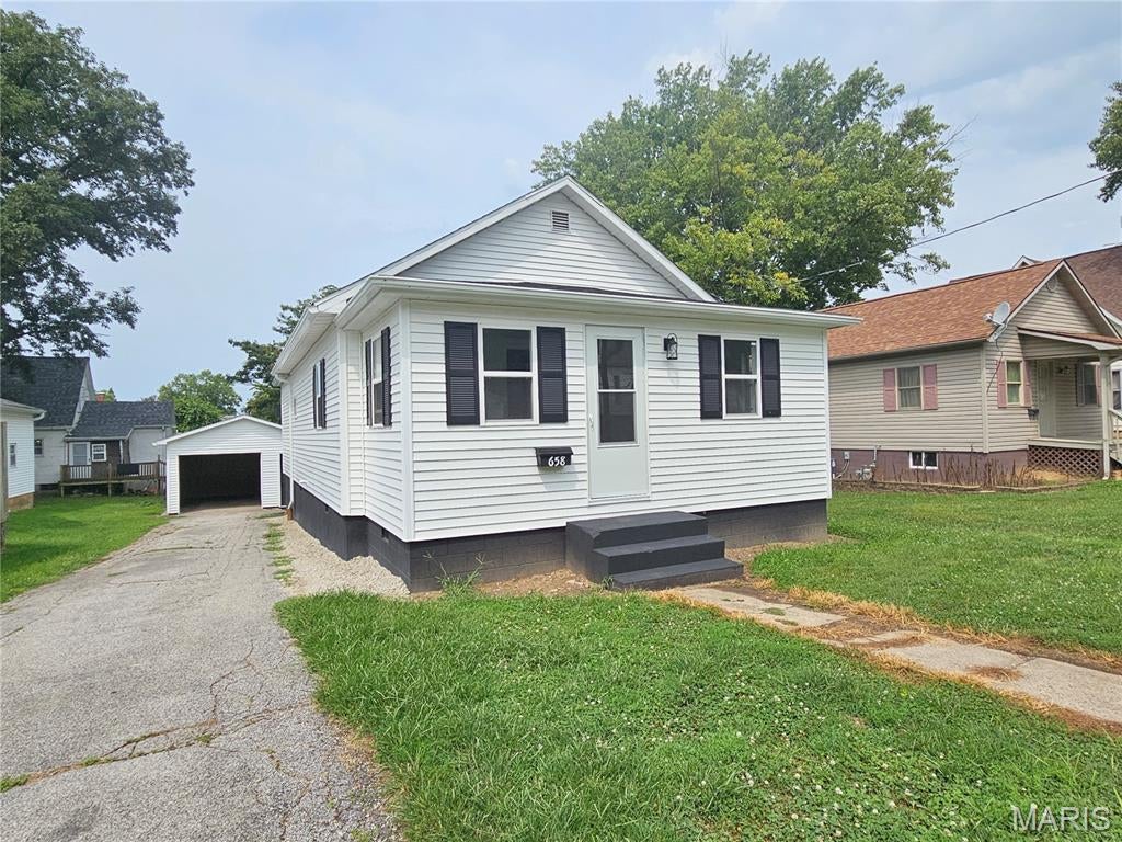 658 Eccles Street — photo