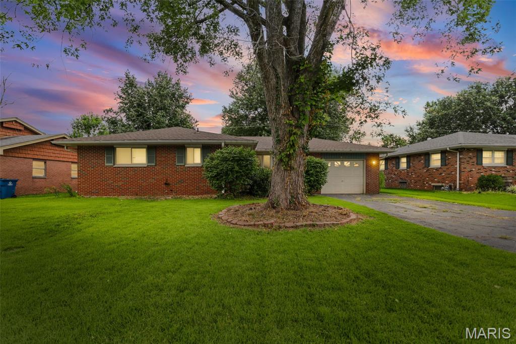 822 Amherst Drive — photo