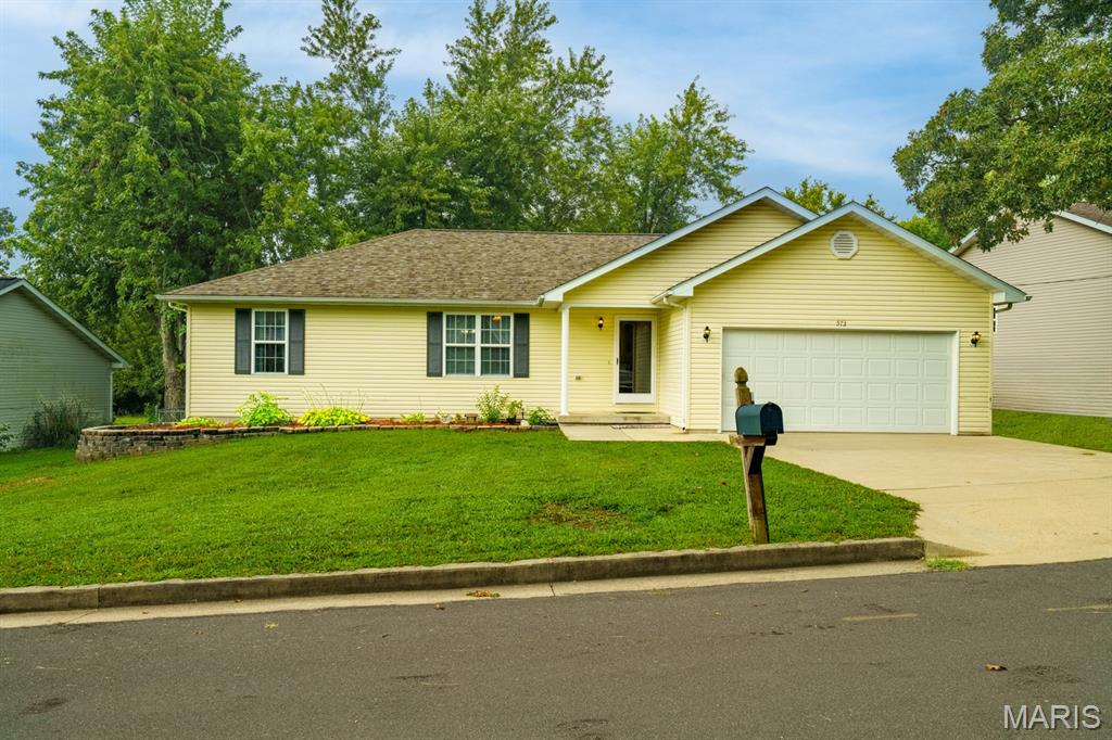 573 Maplewood Drive — photo