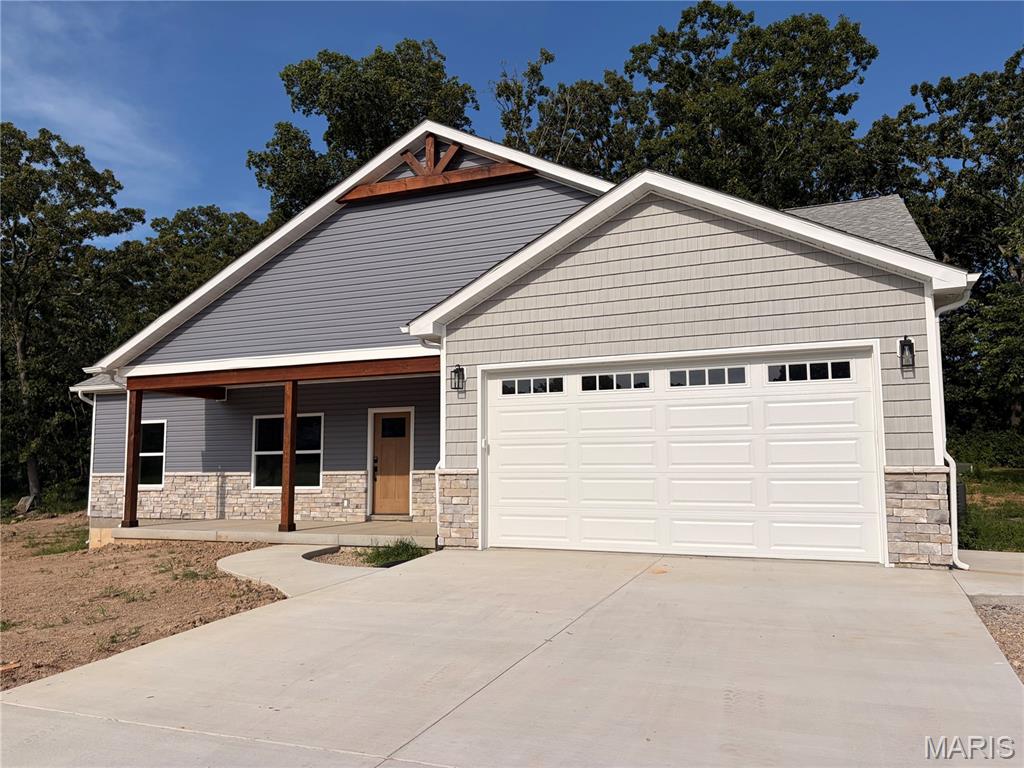 552 Hawthorn Lane — photo