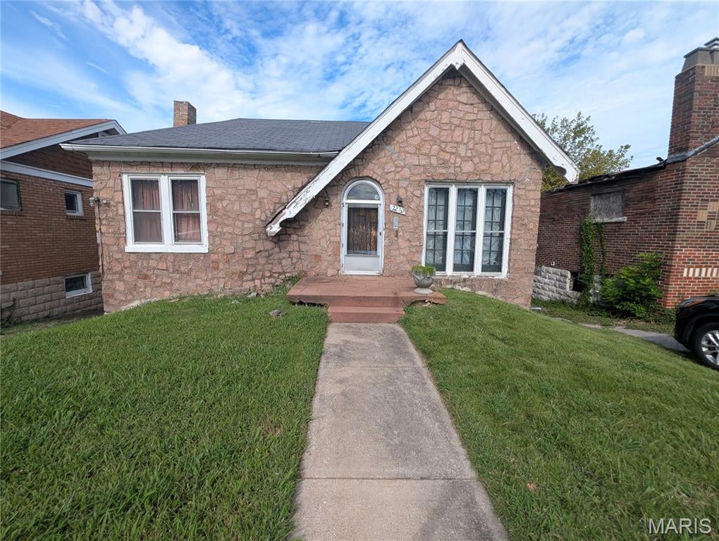 2262 Lucas And Hunt Road — photo