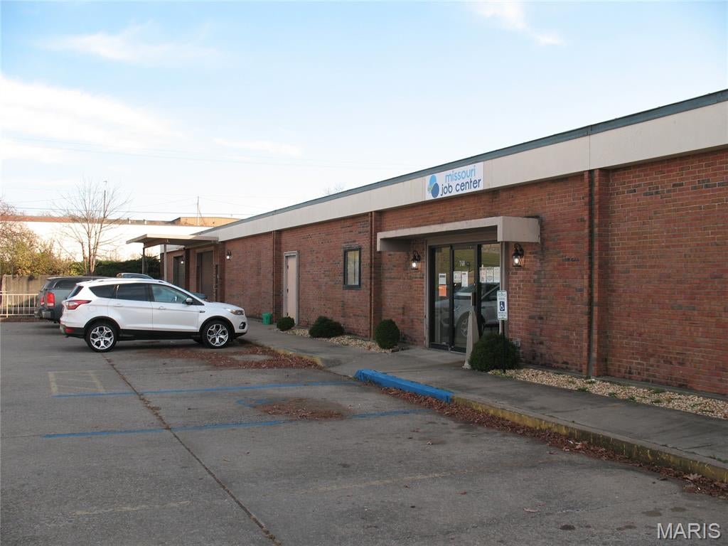 760 S Kingshighway H — photo