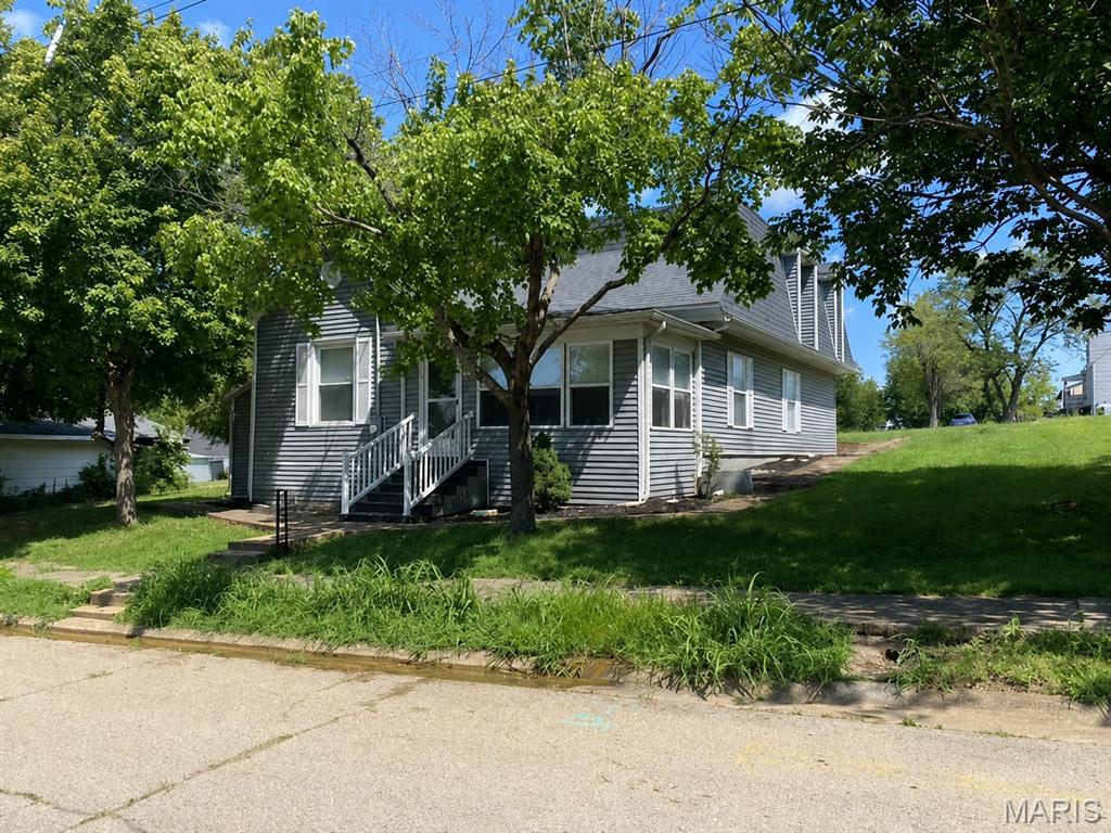 304 Poe Street — photo