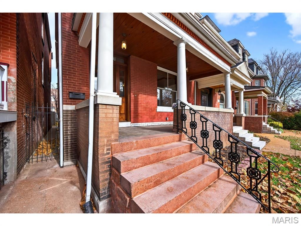 Home in St Louis, MO 63108 — photo 2