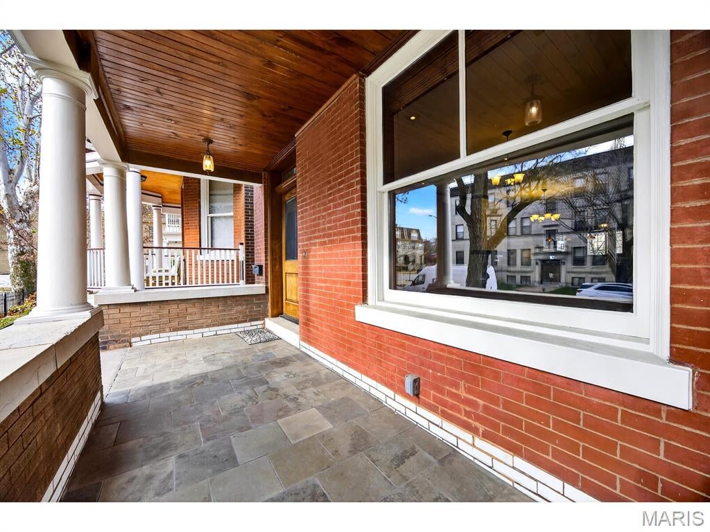 Home in St Louis, MO 63108 — photo 3