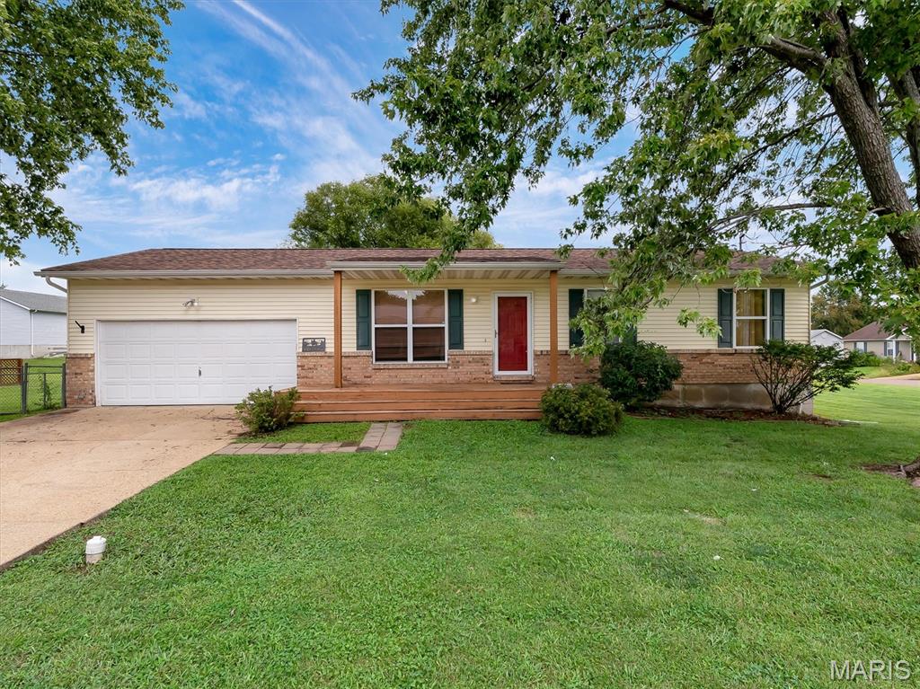 610 Falcon Drive — photo