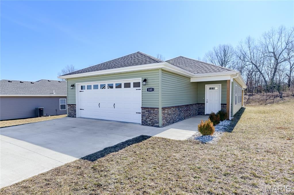 105 Daniels Court — photo