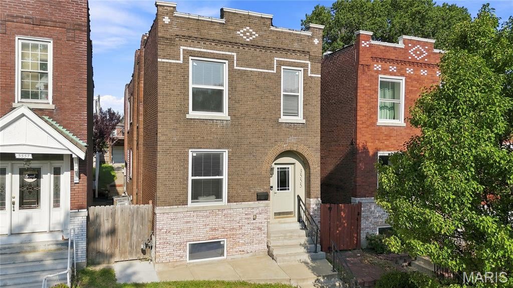 3555 S Spring Avenue — photo