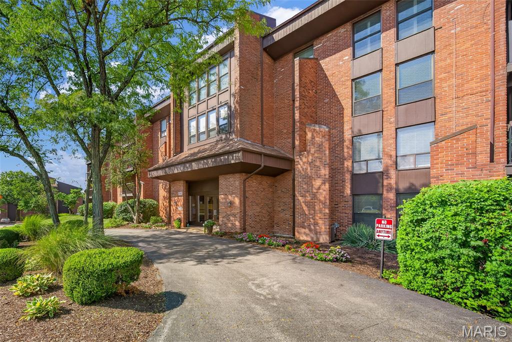 585 Coeur De Royale Drive 207 — photo