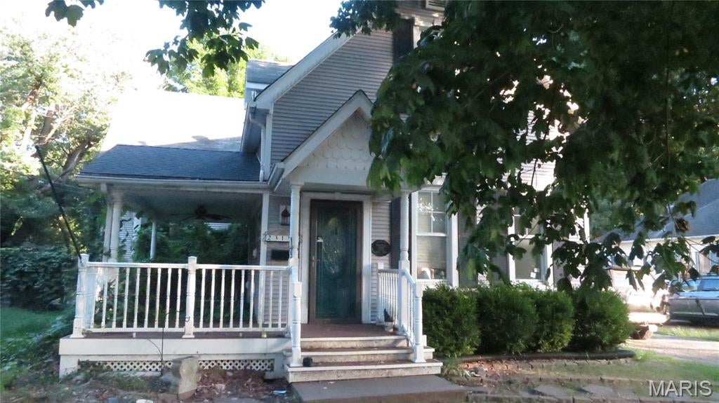 2315 Brown Street — photo