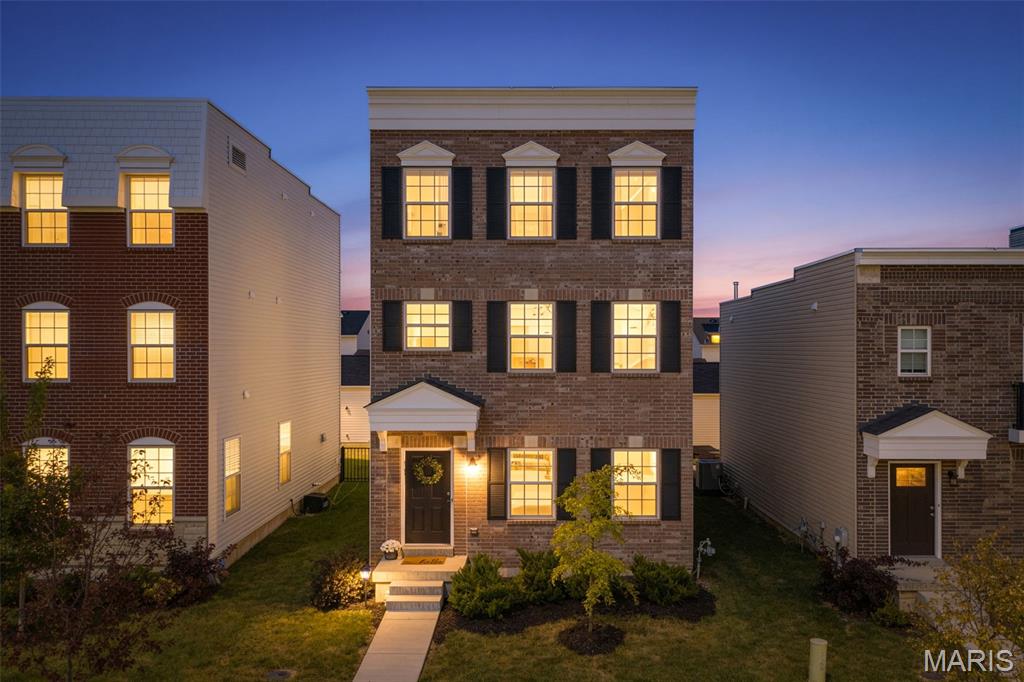 9433 Vandervoort Court — photo