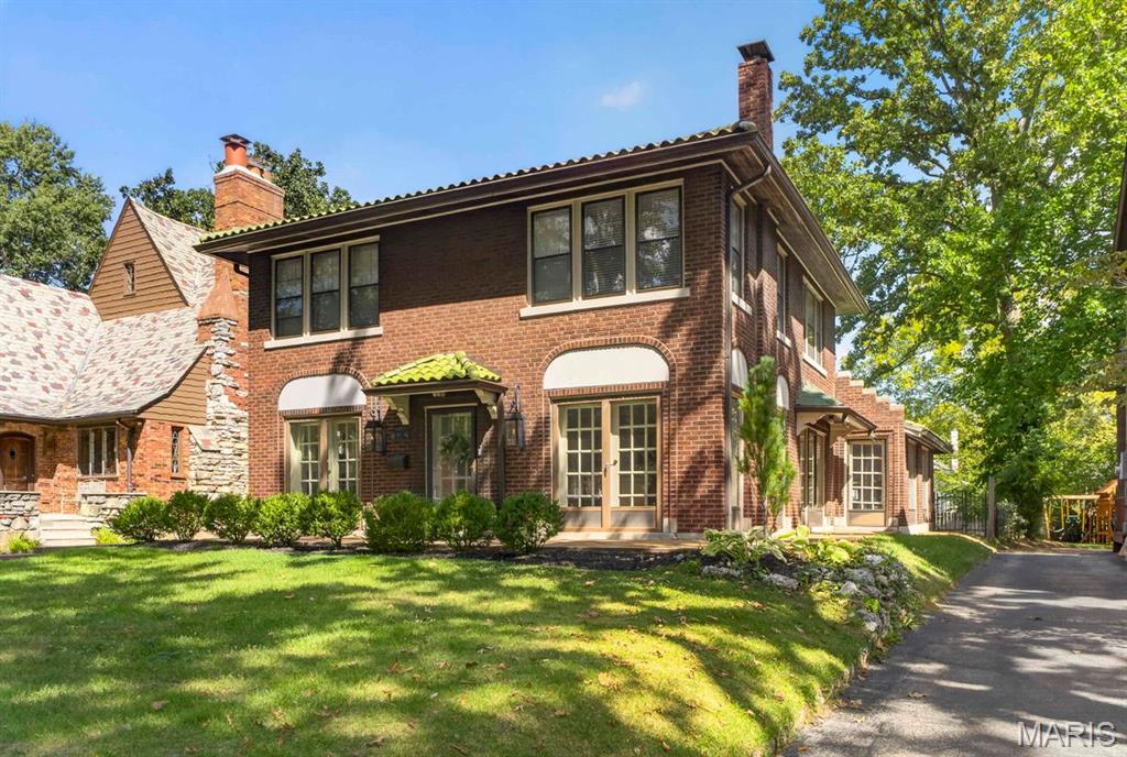 7035 Forsyth Boulevard — photo