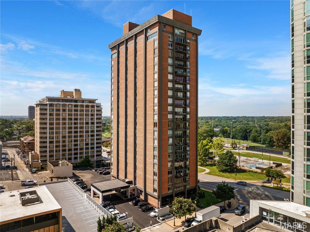 200 S Brentwood Boulevard 6F — photo