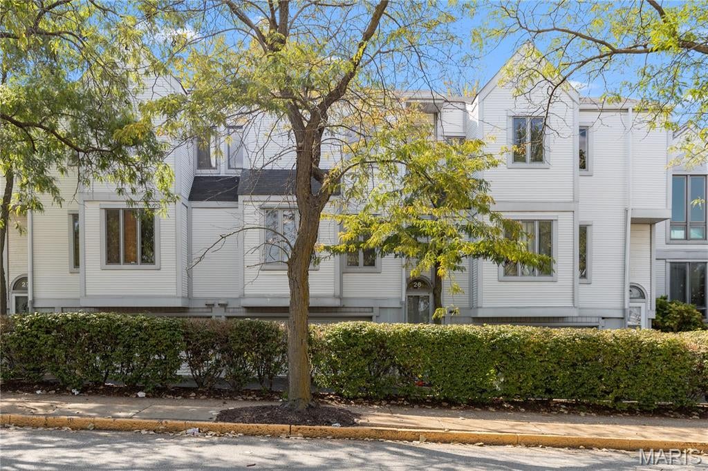 26 Columbus Square Drive — photo