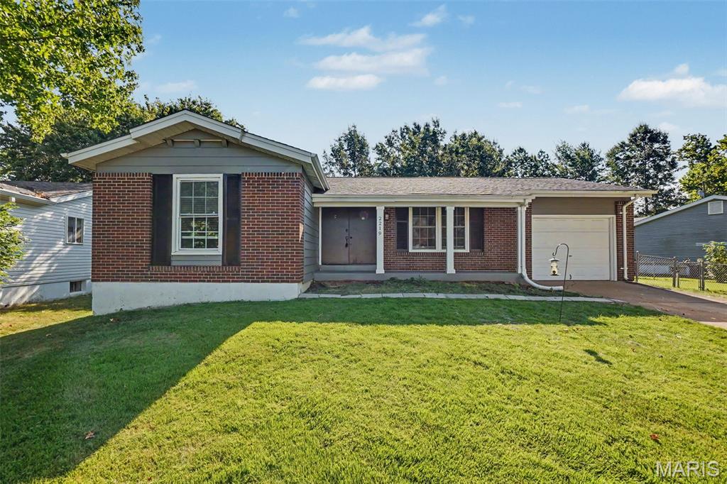 2219 Bentley Manor Drive — photo