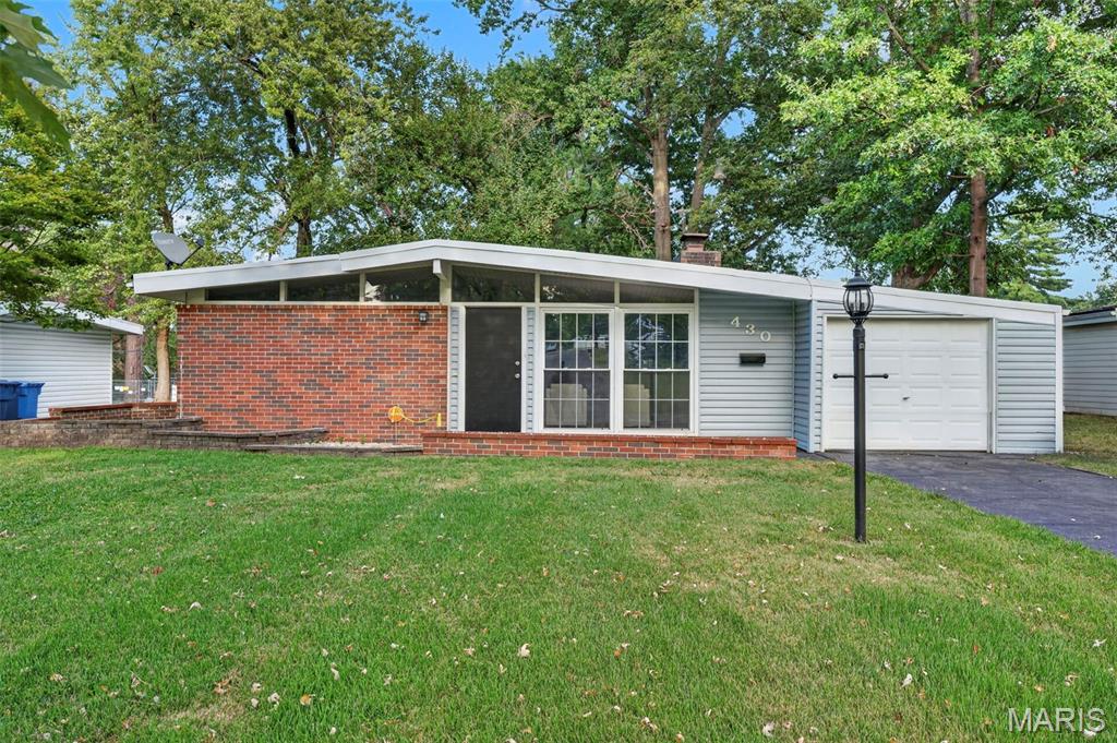 430 Holiday Hill Drive — photo