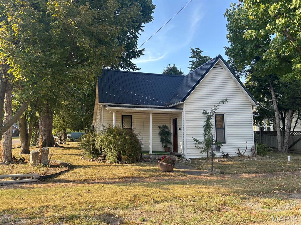 501 E Washington Street — photo