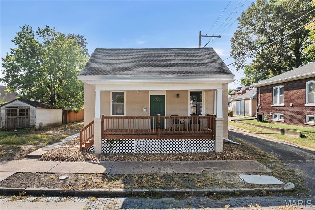 109 N Oak Street — photo