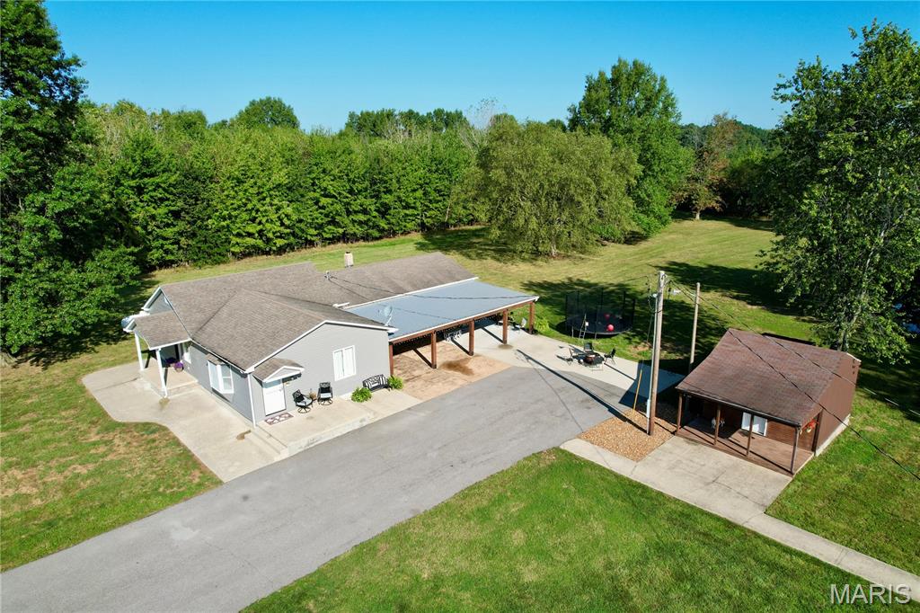 5823 McDaneld Road — photo