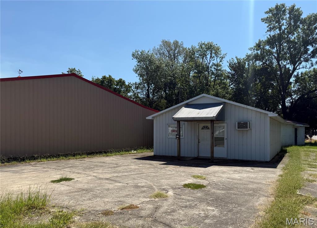210 W Beech Street — photo